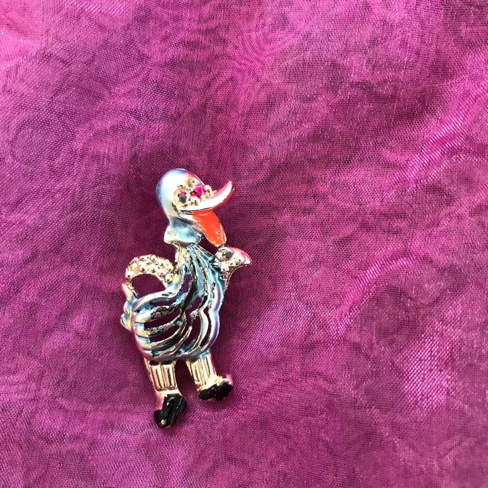 ***Last Chance*** Bundle 3 for $10 Vintage ugly duck (?) silver toned broach.